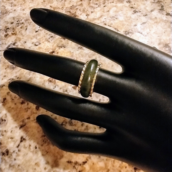 Eternity/Wedding Band Ring 14kt Gold band & Jade - Picture 10 of 16